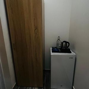 Zimmer mit Kingsize-Bett